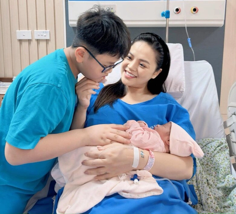 Vừa sinh được 2 tháng thu quỳnh muốn đi làm trở lại yên tâm giao ái nữ cho con trai lớn chăm sóc - 2