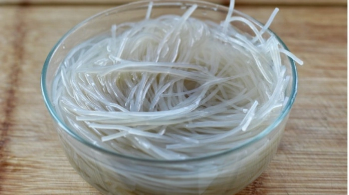 Xào miến để thắp hương rằm hay bị dính vào nhau nhớ các chiêu này miến tơi mềm ngon ai cũng phải khen - 3