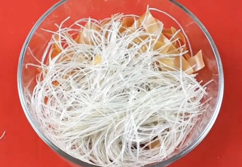 Xào miến toàn bị dính chùm vào nhau đầu bếp mách vài mẹo này miến tơi mềm ngon ai ăn cũng thích - 1