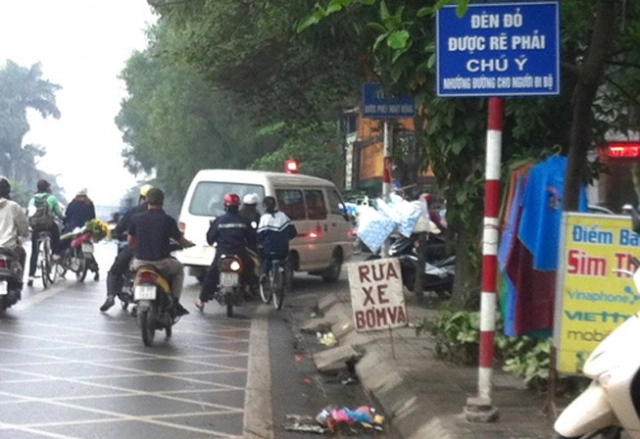 Xe máy và những nơi hễ cứ dừng cứ đậu là dễ bị phạt tiền - 5