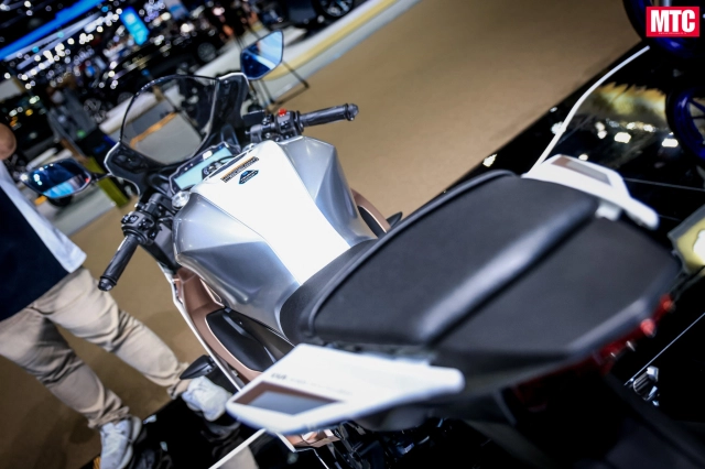 Yamaha lột xác r15 connected 2025 với giao diện mới cực kì hút mắt - 9