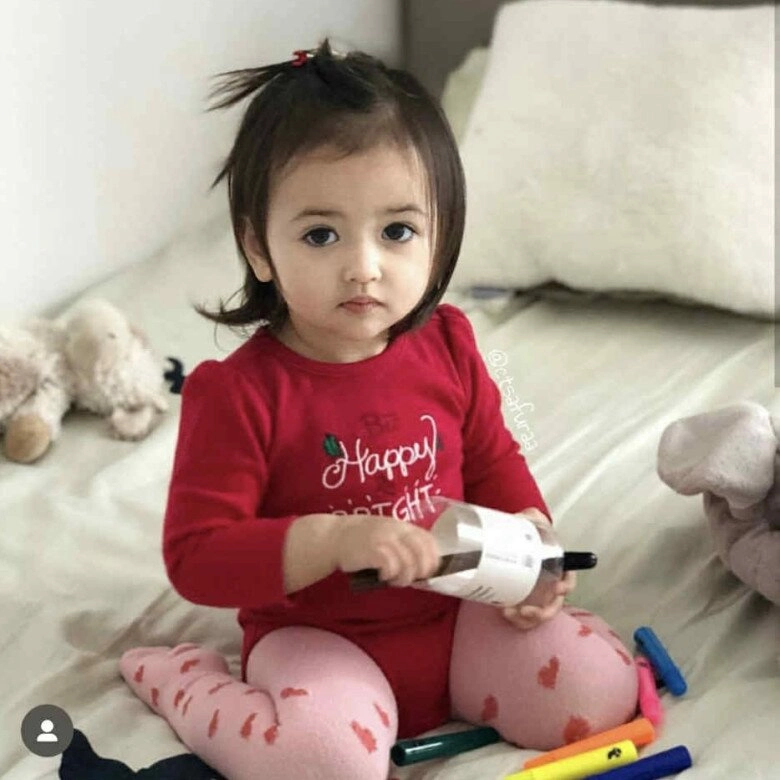 17 triệu người mê mẩn trước vẻ đẹp như thiên thần của bé gái đẹp nhất hành tinh biết diện mạo bố mẹ ai cũng sốc - 5