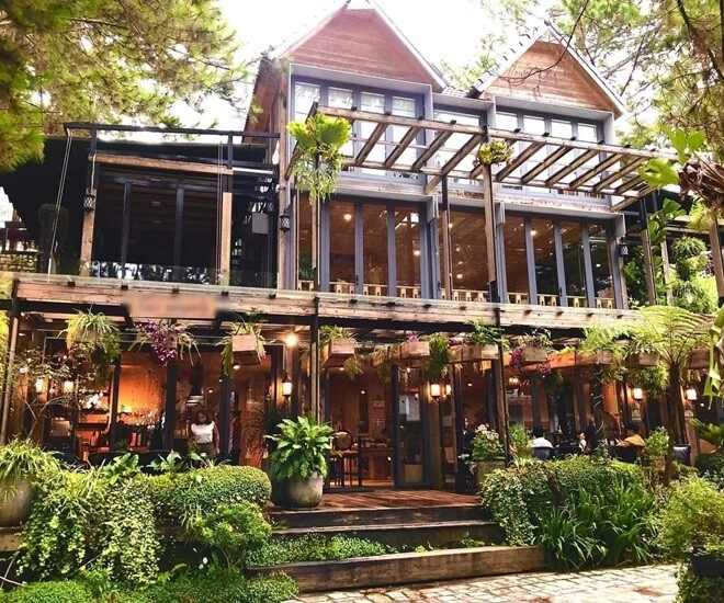 2 căn biệt thự sát nhau của phan như thảo giữa khu vườn như cổ tích nhiều người bất ngờ khi biết chủ nhân - 1