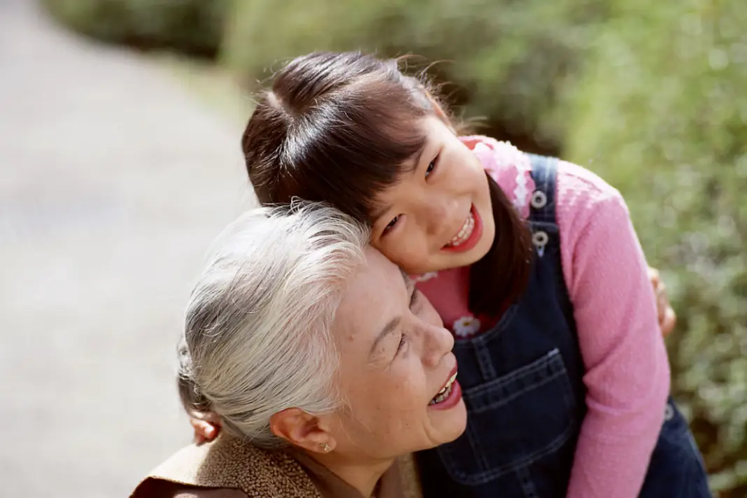 3 kiểu ông bà tuy già nhưng hơn bố mẹ trẻ nuôi dạy cháu cực thông minh tương lai thành tài - 2