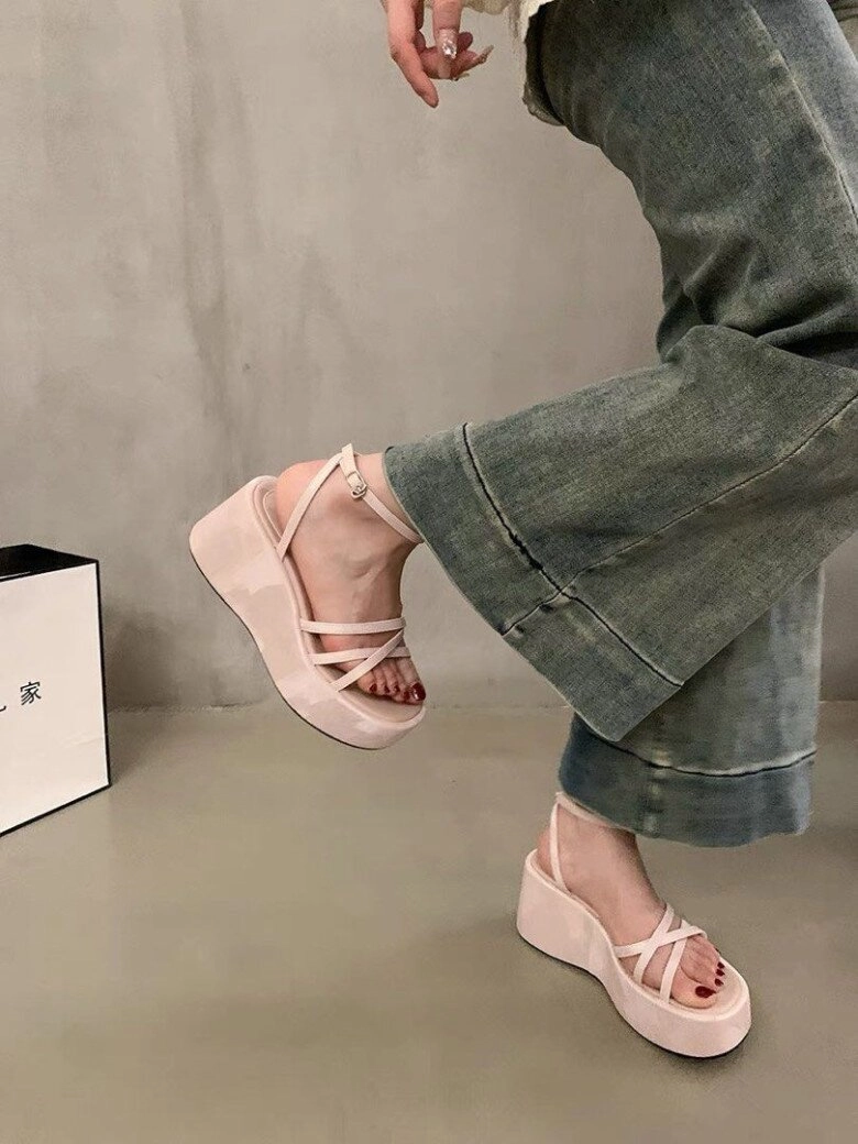 4 kiểu sandal chị em tưởng đẹp nhưng lại phá outfit không ngờ mua về diện một lần chỉ muốn vứt luôn - 3