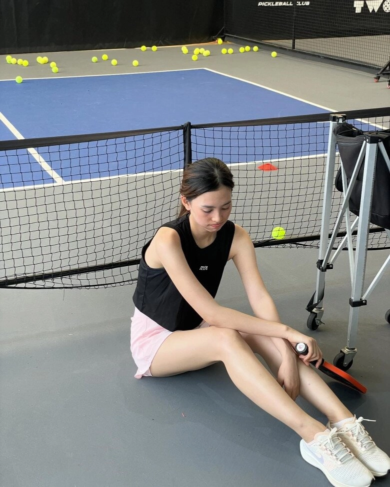 4 outfit đẹp bất diệt cho hội chị em mê đánh pickleball vận dụng ngay để ra sân vừa sành điệu lại thoải mái vô cùng - 8