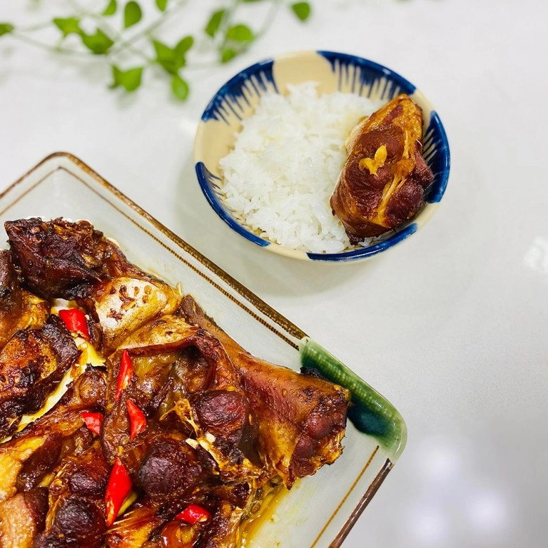 Cách nấu cá hú kho tộ mềm ngon rục xương đậm đà của mẹ đảm sài gòn - 5