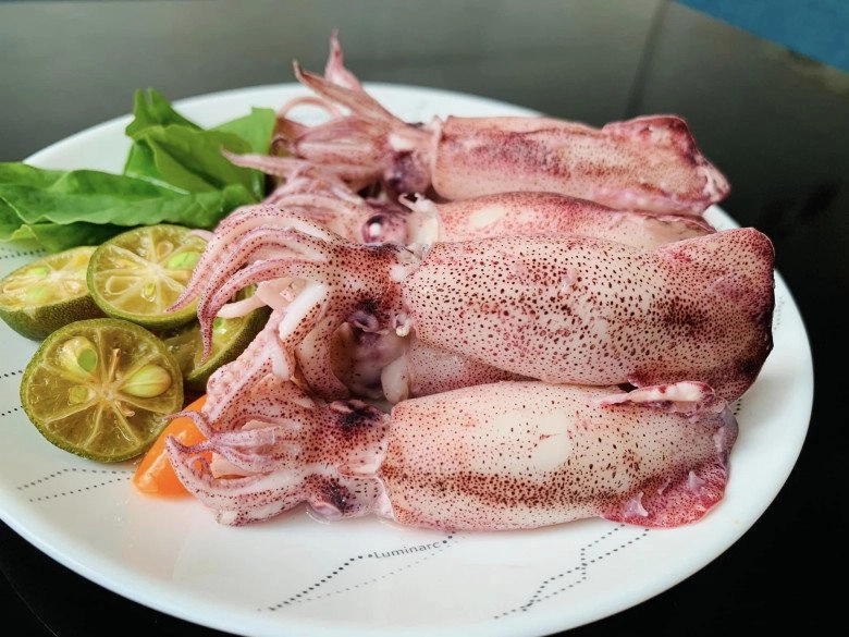 Mẹo luộc mực giòn ngon căng mọng đẹp mắt không bị dai khô của 9x đảm đang - 6