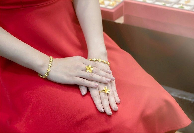 6 quy tắc đeo nhẫn và vòng tay giúp phái đẹp sang như vợ tổng tài lại còn thu hút tài lộc nàng mê trang sức phải biết - 8