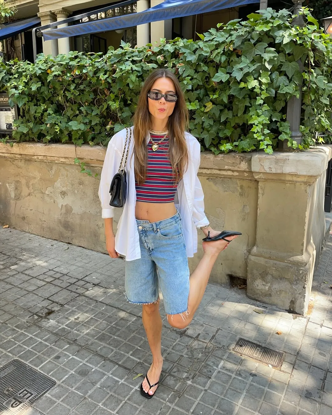 8 cách phối sơ mi đi biển chuẩn fashionista mặc xong nhan sắc thăng hạng cứ chụp ảnh là xinh hết nấc - 13
