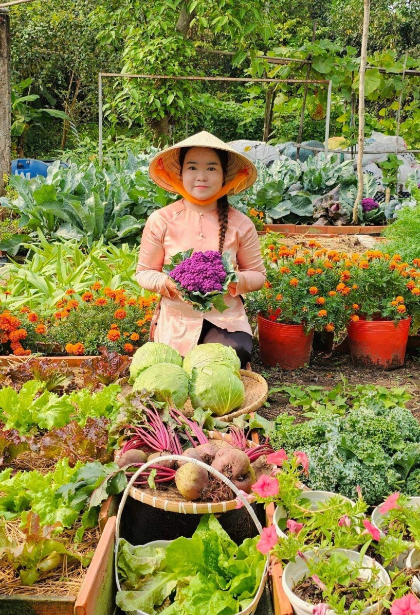 9x bỏ việc kế toán về trồng rau tạo nên khu vườn 500m2 xanh mướt đủ loại rau trái giữa lòng tphcm - 1