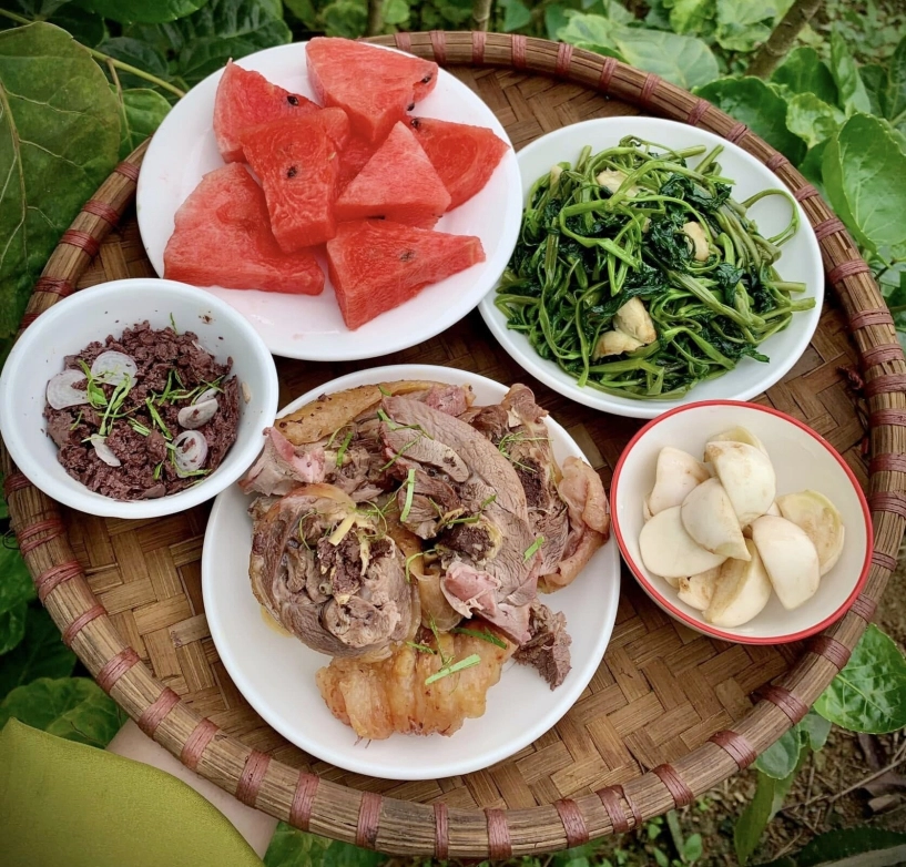 9x cứ cuối tuần là về nấu cơm cho bố mẹ nhìn bữa ăn mùa hè đơn giản mà thèm chảy nước miếng - 9