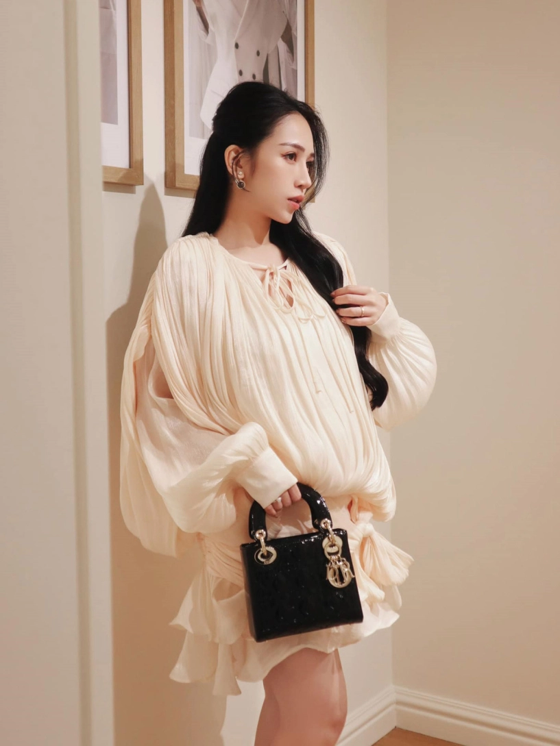Ái nữ đại gia minh nhựa năng động suốt 9 tháng mang bầu con thứ 4 - 3