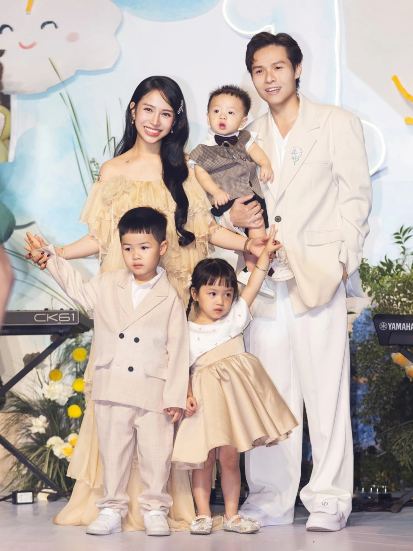 Ái nữ đại gia minh nhựa năng động suốt 9 tháng mang bầu con thứ 4 - 12