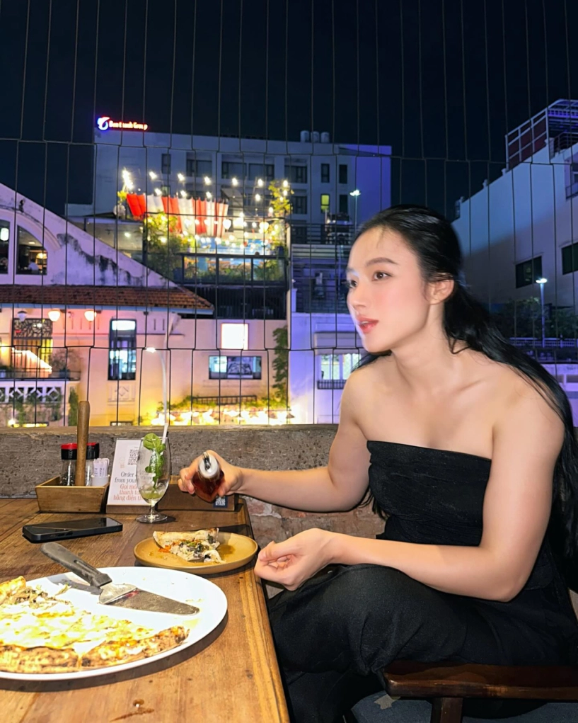 Angela phương trinh diện loạt đồ khoe body như lực sĩ - 4
