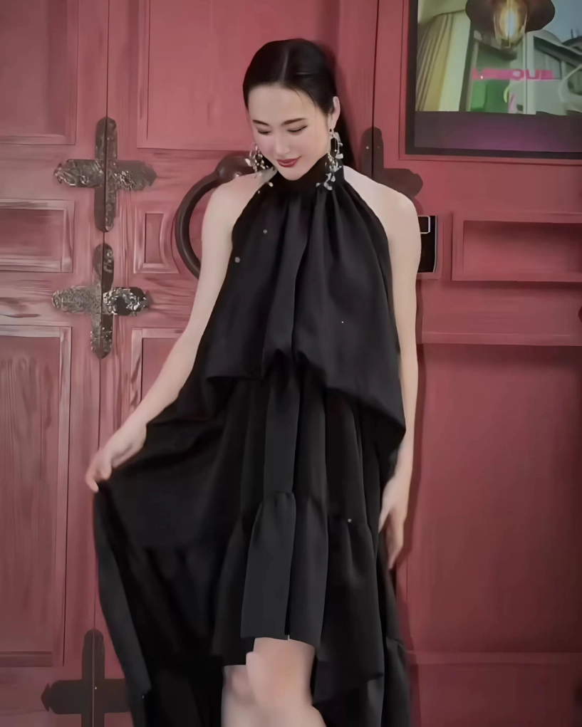 Angela phương trinh diện loạt đồ khoe body như lực sĩ - 6