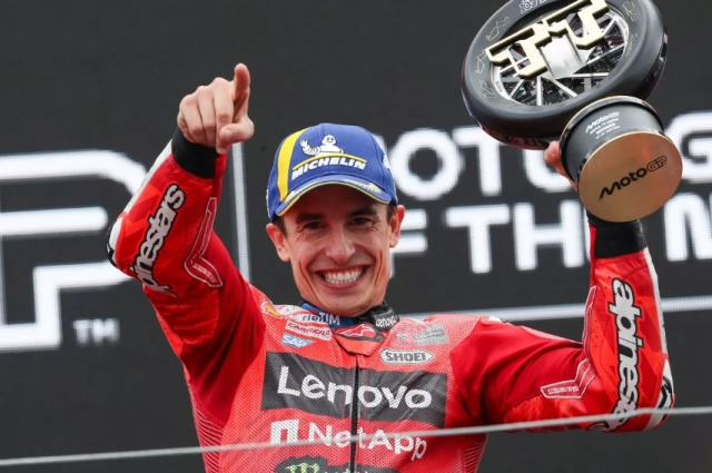 Assen bùng nổ khi marc marquez chiến thắng kịch tính alex gặp tai nạn đáng tiếc - 1