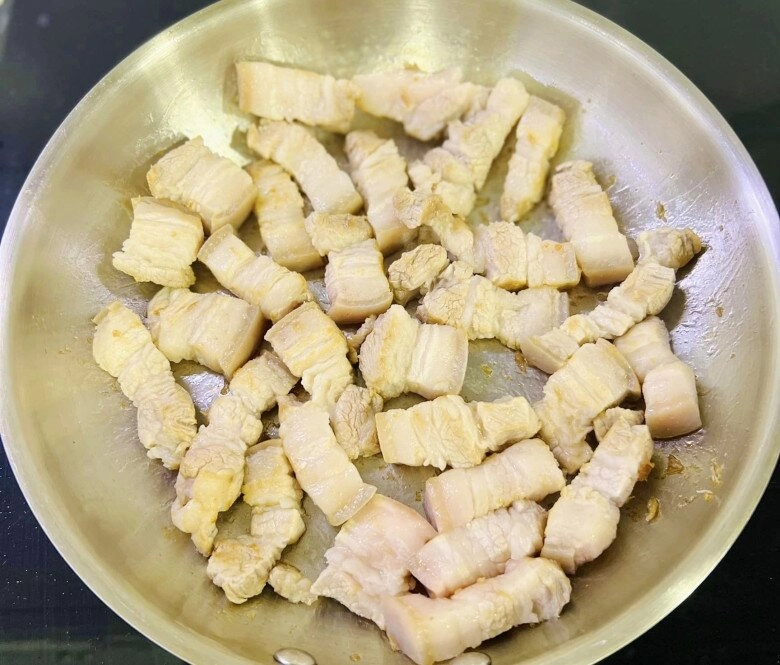 Ba chỉ kho mắm ruốc lại thêm loại rau này vào đậm đà ngon mê của mẹ đảm sài gòn - 3