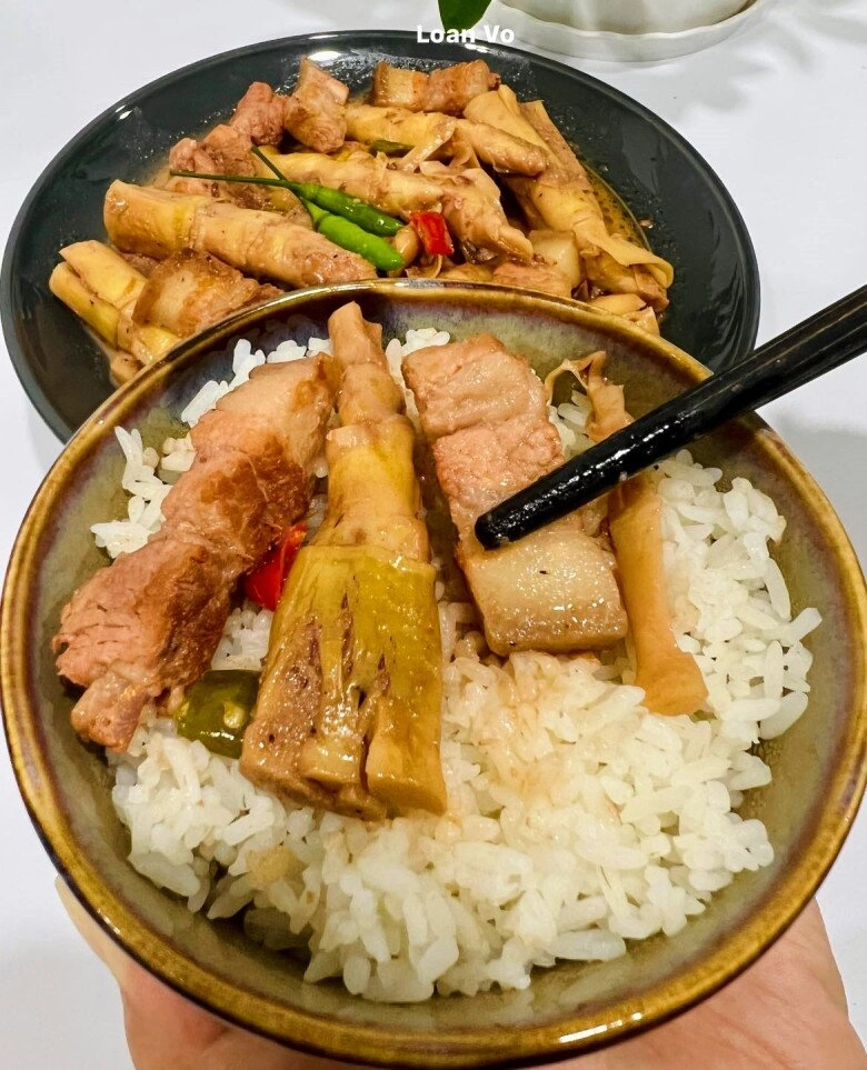 Ba chỉ kho mắm ruốc lại thêm loại rau này vào đậm đà ngon mê của mẹ đảm sài gòn - 7