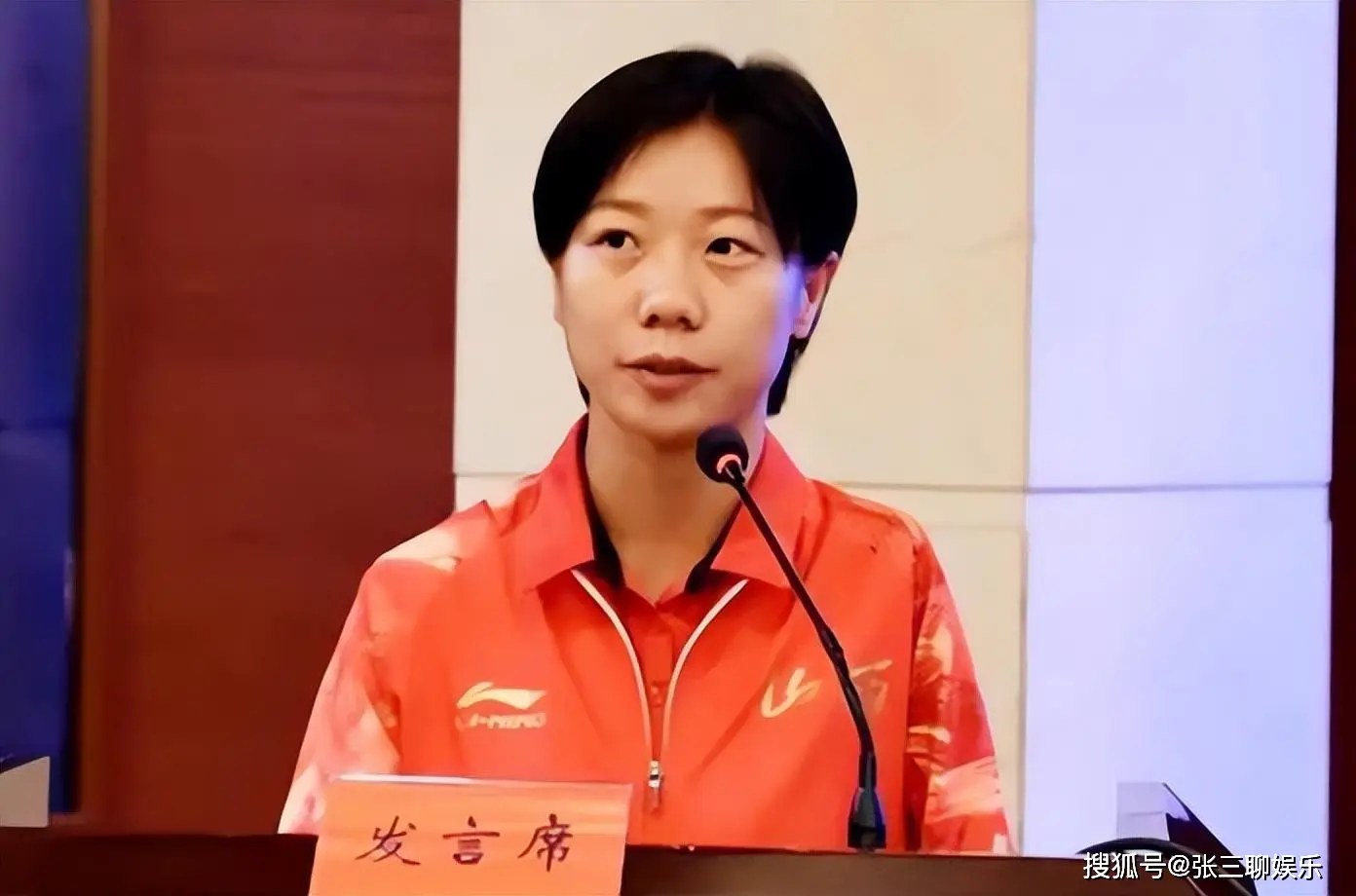 Bà lão nhặt rác nhận nuôi bé gái bị bỏ rơi khi thành tiến sĩ đứa trẻnói 1 câu khiến bà lặng người - 4