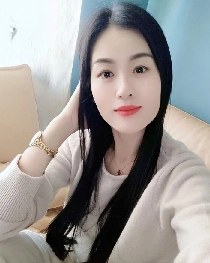 Bà ngoại gây sốt với khoảnh khắc cho cháu sơ sinh ăn sữa tuổi thật được tiết lộ làm ai cũng khó tin - 4