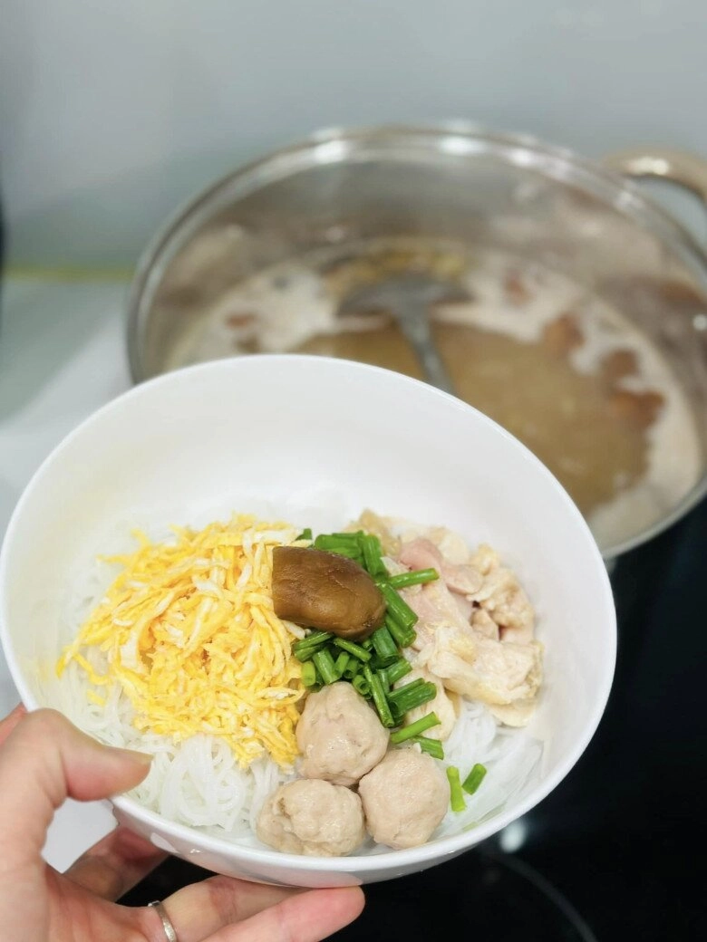 bà trùm chân dài khen nức nở khi được chồng nấu bữa ăn bình dân cơm nhà vẫn là tuyệt đỉnh - 6