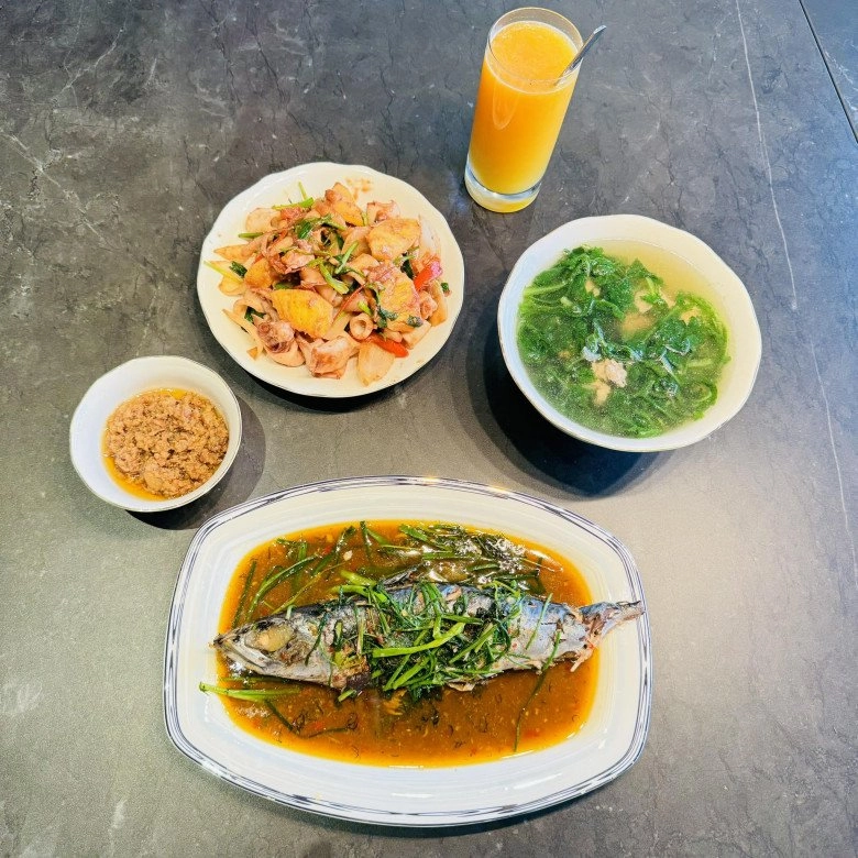 Bà xã của mc thành trung khoe mâm cơm chuẩn ngày hè toàn món dân dã mà trôi cơm - 4