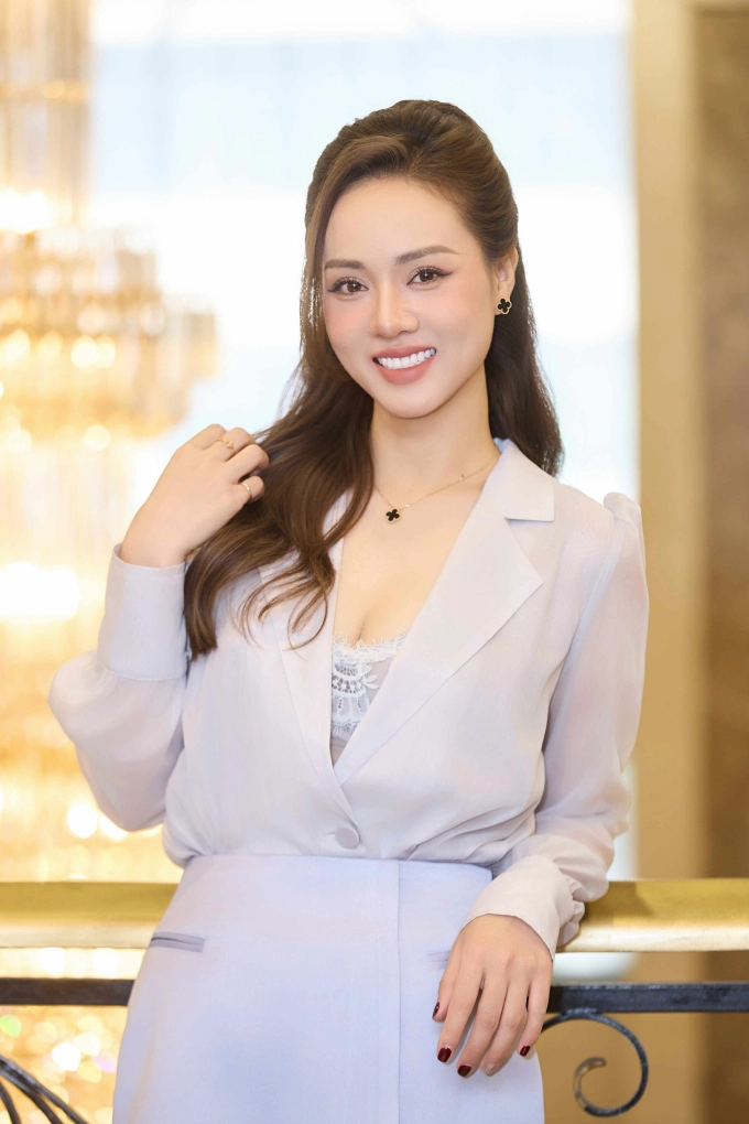 Bà xã nsnd công lý diện set đồ gần 500 triệu đồng dự sự kiện - 5