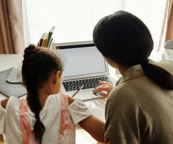 Bài toán tiểu học 6 6 6 6 khiến phụ huynh và cô giáo tranh cãi kết quả bằng 1 là sai hoàn toàn - 1