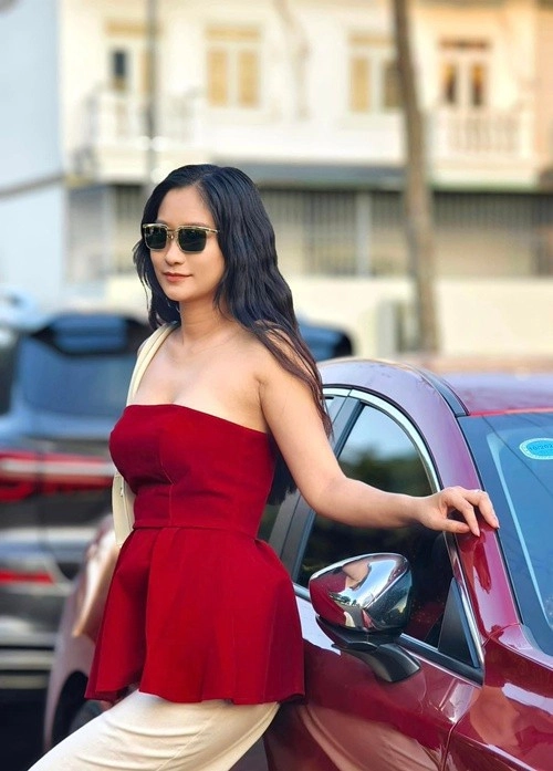 Bạn gái 9x của nsnd việt anh ngày càng gợi cảm - 8