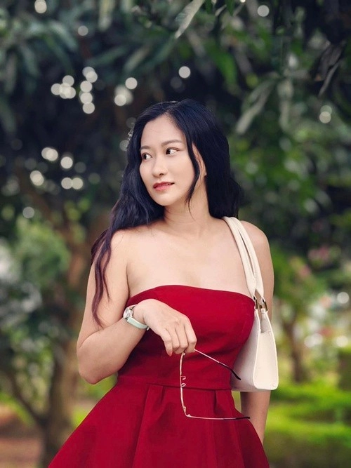 Bạn gái 9x của nsnd việt anh ngày càng gợi cảm - 9