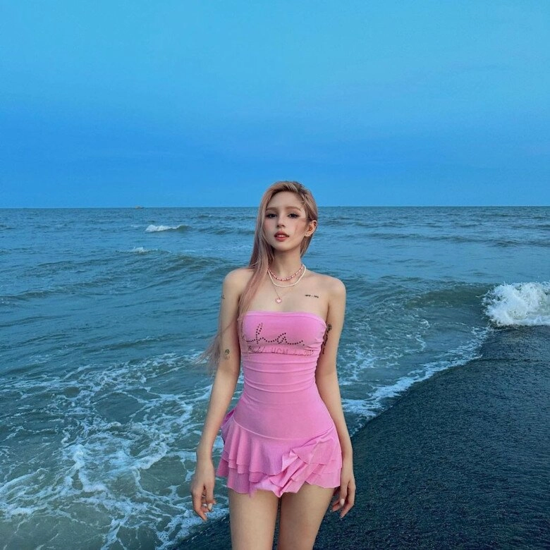 Bạn gái hotgirl 2k2 của gil lê chăm diện mốt váy ôm sát cơ thể vóc dáng tuổi đôi mươi khiến dân tình khen nức nở - 2
