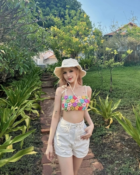 Bạn gái hotgirl 2k2 của gil lê chăm diện mốt váy ôm sát cơ thể vóc dáng tuổi đôi mươi khiến dân tình khen nức nở - 6