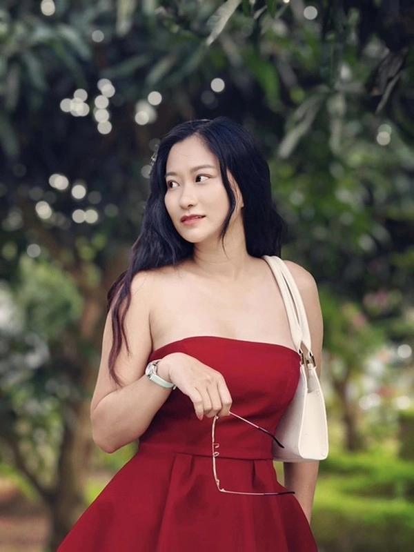 Bạn gái nsnd việt anh lột xác quyến rũ chăm khoe vòng một - 2
