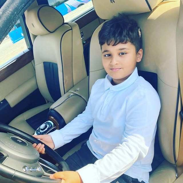 Bé gái 1 tuổi sở hữu rolls-royce 18 tỷ gây tranh cãi danh tính người tặng rất quen thuộc - 11