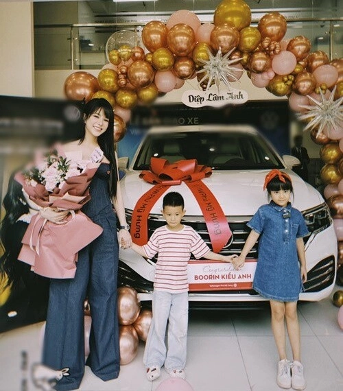 Bé gái 1 tuổi sở hữu rolls-royce 18 tỷ gây tranh cãi danh tính người tặng rất quen thuộc - 14