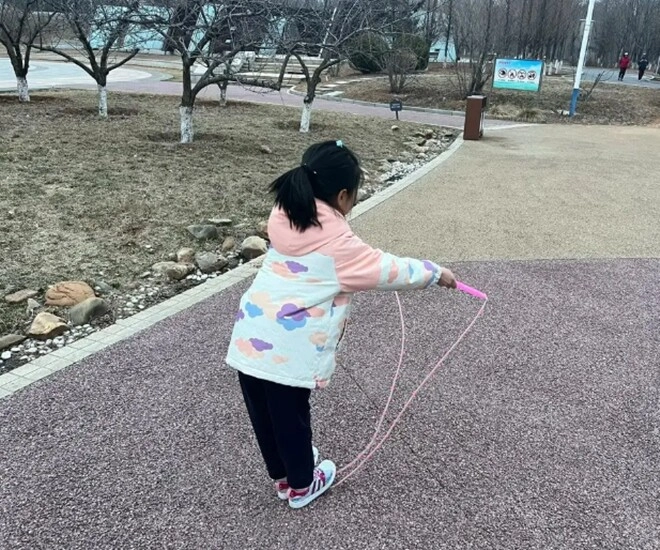 Bé gái 9tuổi dậy thì sớm vì một thói quen sai lầm khi ăn mà nhiều trẻ em việt mắc phải - 1
