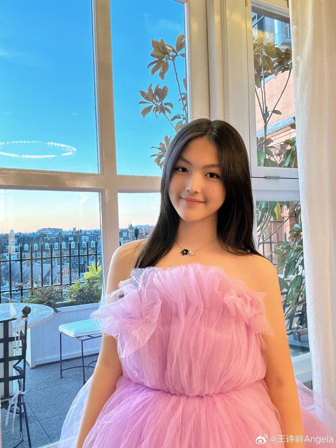 Bé gái bố ơi mình đi đâu thế càng lớn càng xinh 14 tuổi gặp hoàng hậu anh tương lai thừa kế 175 nghìn tỷ - 13