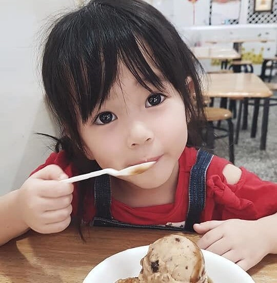 Bé gái nổi bật trong bức ảnh tập thể lớp vì diện mạo xinh đẹp đáng nói nhất là khí chất hoa hậu tương lai - 3