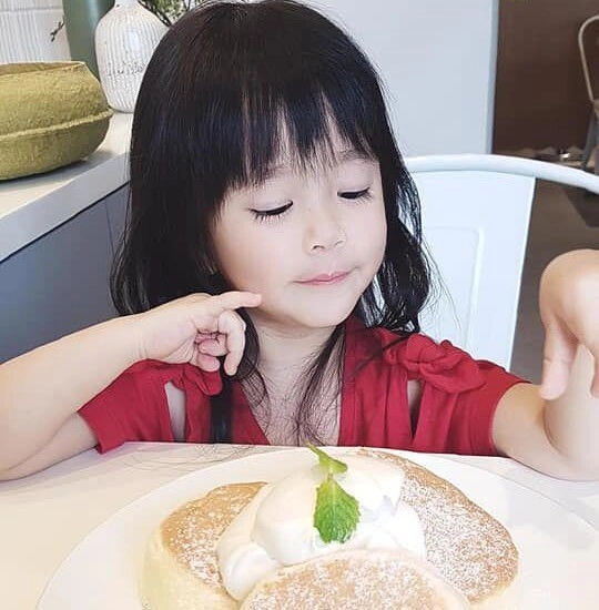 Bé gái nổi bật trong bức ảnh tập thể lớp vì diện mạo xinh đẹp đáng nói nhất là khí chất hoa hậu tương lai - 5