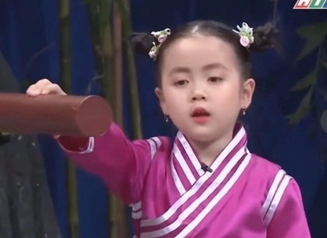 Bé gái sài gòn mặt tròn quá xinh được cả trấn thành lẫn lý hải lựa chọn yêu chiều ngỡ ngàng với diện mạo tuổi 14 - 4