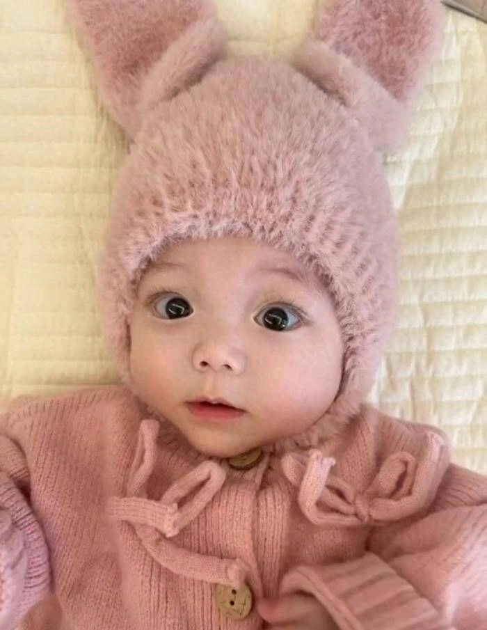 Bé gái sơ sinh chào đời chỉ nặng 660gr bé tí như chai nước và cái kết sau 3 tháng khiến ai nấy ngã ngửa - 2