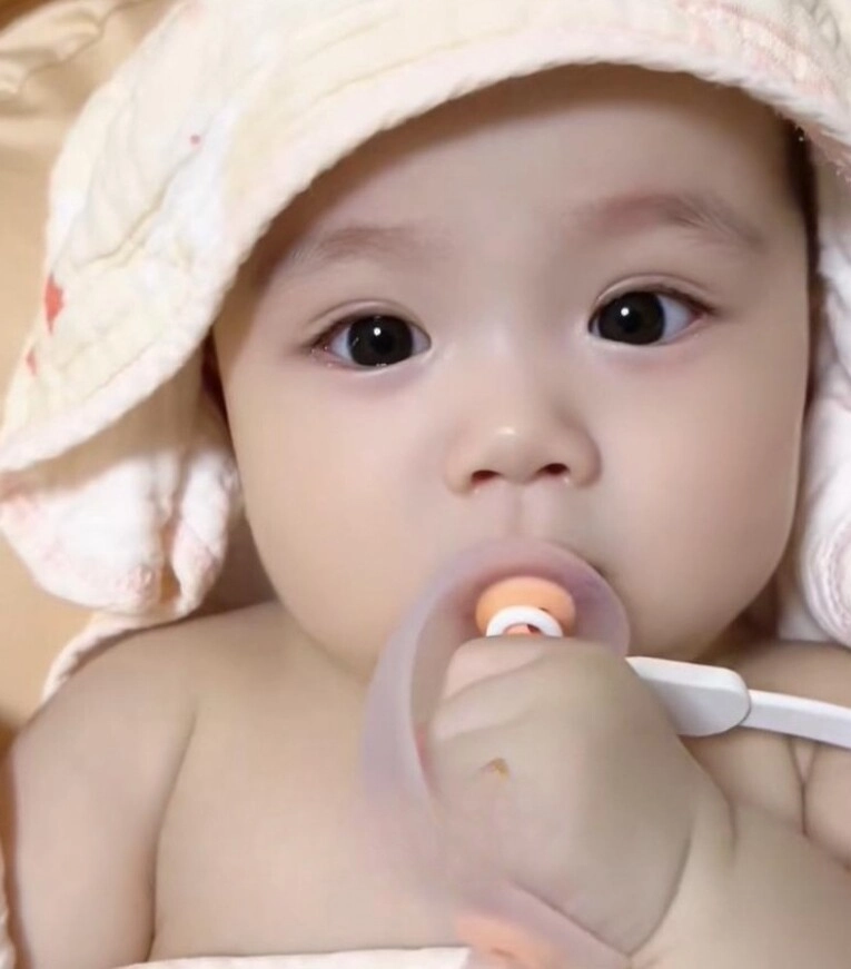 Bé gái sơ sinh chào đời đẹp như thiên thần bác sĩ phải thốt lên hoa hậu tương lai - 2