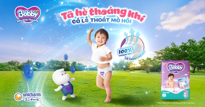 Bé không còn mồ hôi lưng nhờ mẹ chọn tã quần bobby siêu khô thoáng - 3