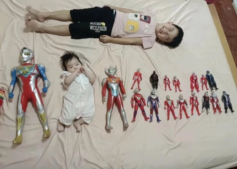 Bé trai vào viện thăm mẹ mới đẻ bị sốc vì em mới sinh quá xấu sau vài tháng thay đổi thái độ khi em lột xác - 4