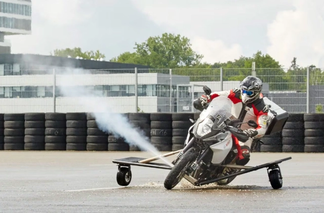 Bmw đang nghiên cứu hệ thống blow aero để có hiệu suất vào cua tốt hơn - 3
