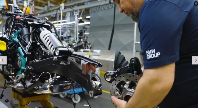 Bmw r12 gs cổ điển mới đã sẵn sàng rời khỏi dây chuyền sản xuất tại berlin - 3