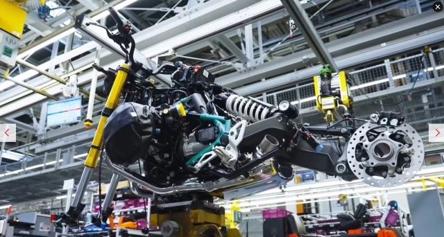 Bmw r12 gs cổ điển mới đã sẵn sàng rời khỏi dây chuyền sản xuất tại berlin - 4