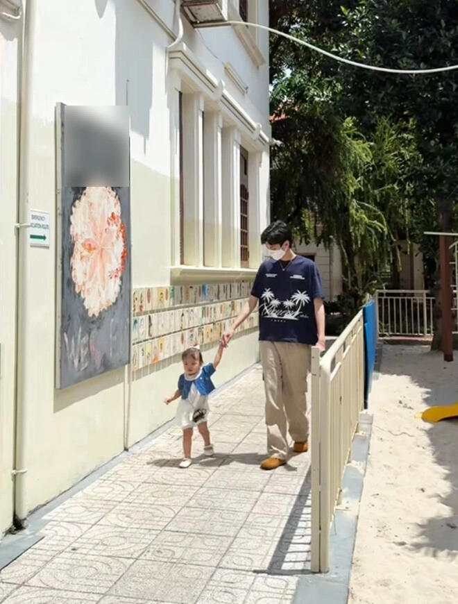 Bố hải dương chi 120 triệu mua đồ hiệu cho con nhập học mẫu giáo bé gái đeo túi lv nổi bật nhất trường - 4