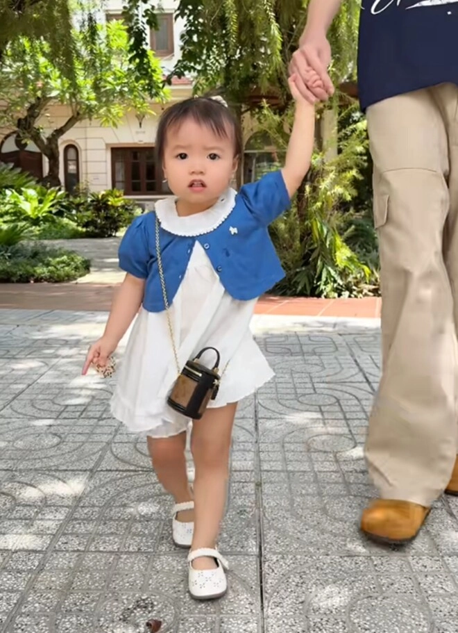 Bố hải dương chi 120 triệu mua đồ hiệu cho con nhập học mẫu giáo bé gái đeo túi lv nổi bật nhất trường - 8